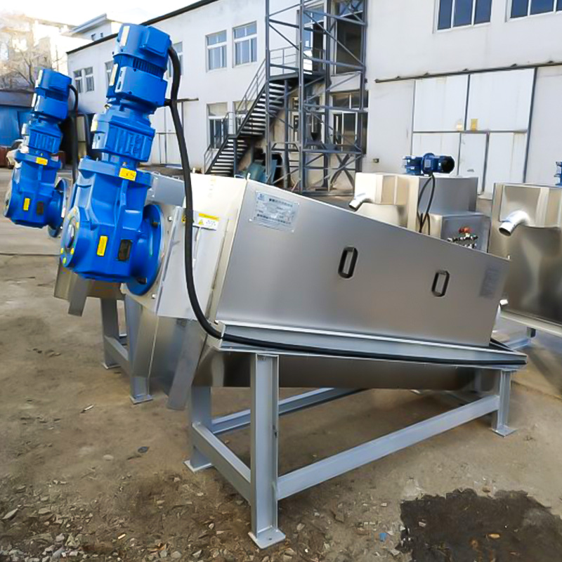 Spiral sand water separator